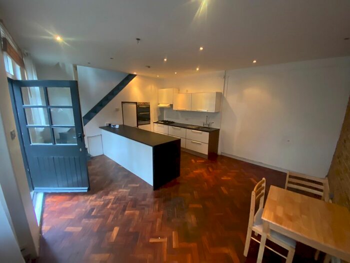 1 Bedroom Flat To Rent In Oaklands Mews, London, NW2