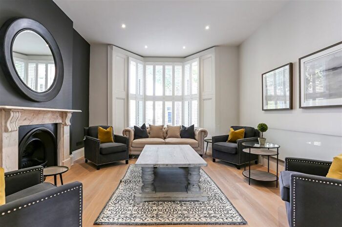 3 Bedroom Flat To Rent In Hammersmith Grove, Hammersmith, W6