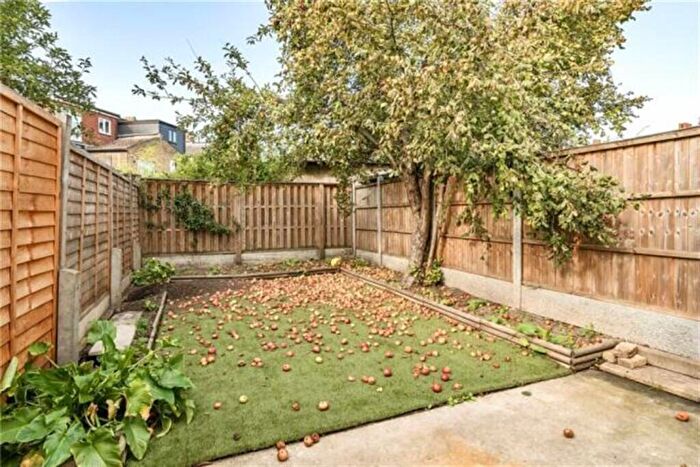 4 Bedroom Terraced House To Rent In Sedgwick Road, Waltham Forest, London, E10