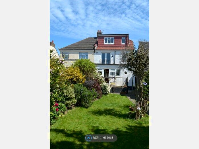 4 Bedroom Semi-Detached House To Rent In Princes Road, Romford, RM1