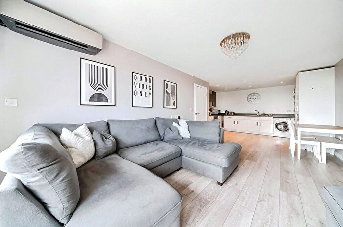 2 Bedroom Flat For Sale In Royal Oak Road, Bexleyheath, DA6