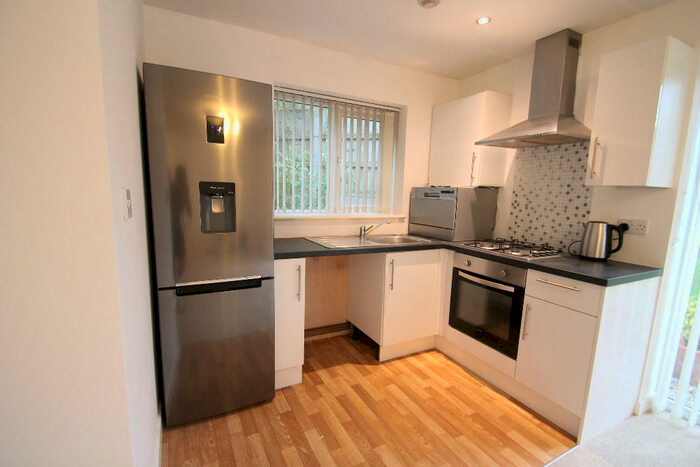 1 Bedroom Ground Flat To Rent In Langham Crescent, Billericay, Essex, CM12