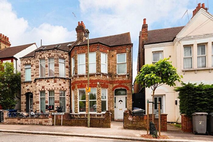 Studio To Rent In Ash Grove, London, (Council Tax, Gas And Water Included), NW2