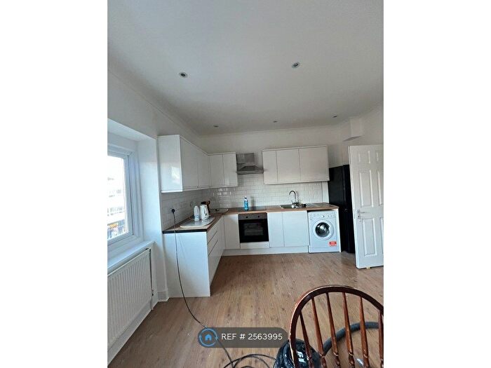 3 Bedroom Flat To Rent In London, London, N13