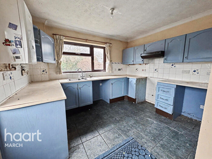 2 Bedroom Bungalow For Sale In Grenadiers Drive, Chatteris, PE16 - Photo 3