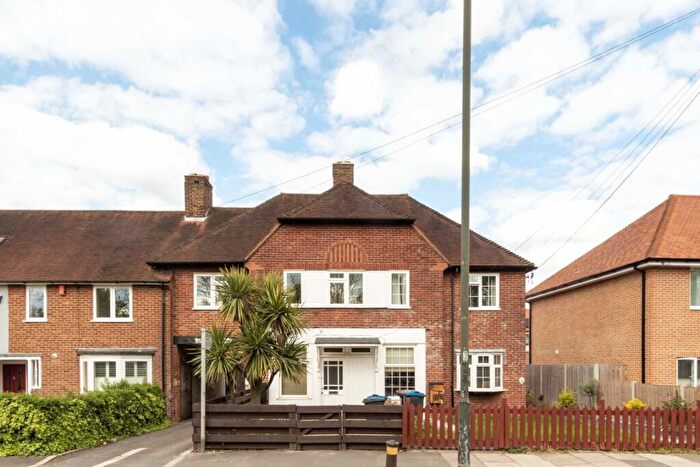 3 Bedroom House To Rent In Green Lane, Morden, SM4