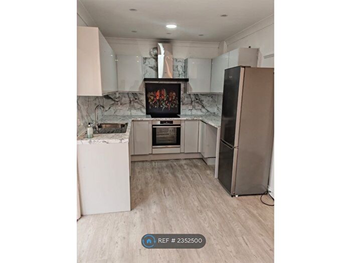 3 Bedroom End Of Terrace House To Rent In Bishop Road, Chelmsford, CM1