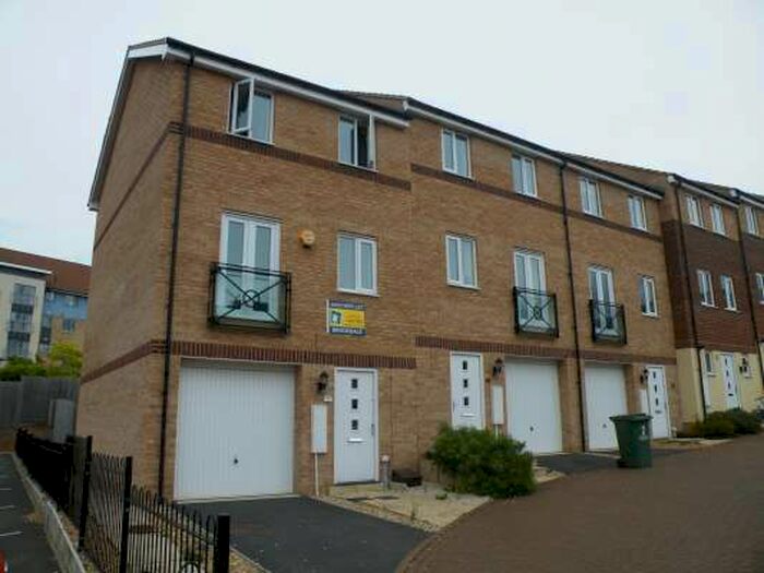 3 Bedroom Town House To Rent In Teasel Way, Peterborough, PE7