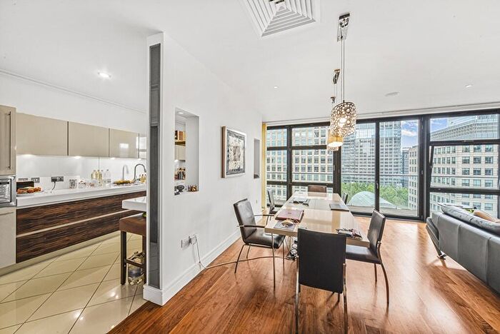 3 Bedroom Apartment To Rent In Discovery Dock West, South Quay Square, E14