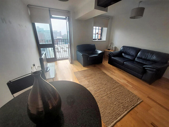 1 Bedroom Flat For Sale In Warehouse, HU1