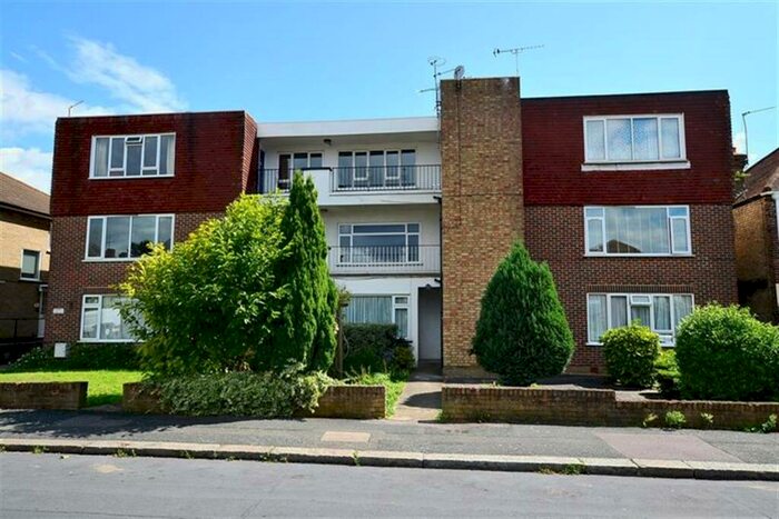 2 Bedroom Apartment To Rent In Warren Road, North Chingford, E4