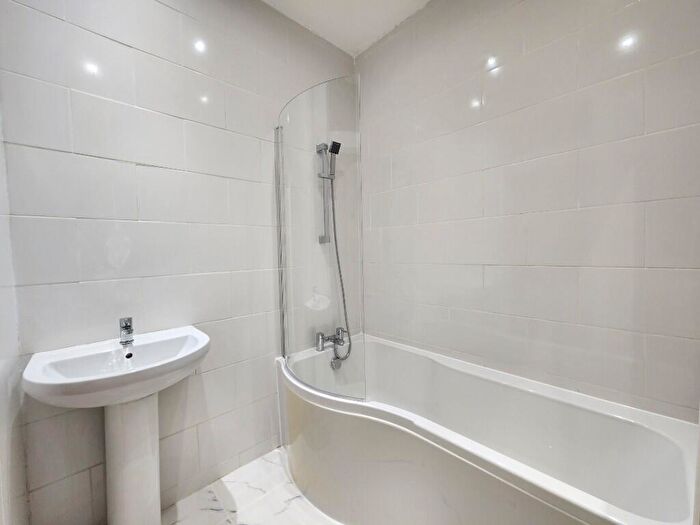 2 Bedroom Flat To Rent In Dixon Avenue, Glasgow, Glasgow, G42