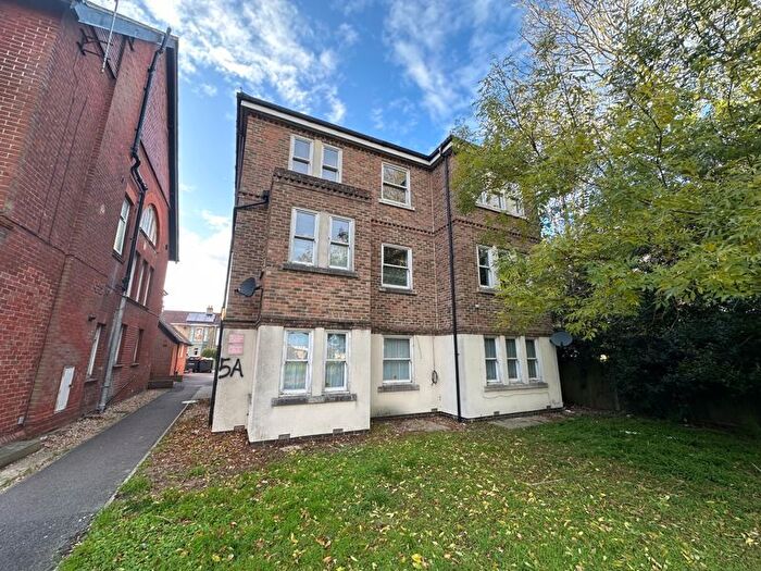 2 Bedroom Flat To Rent In Oliver Court, Gosport, PO12