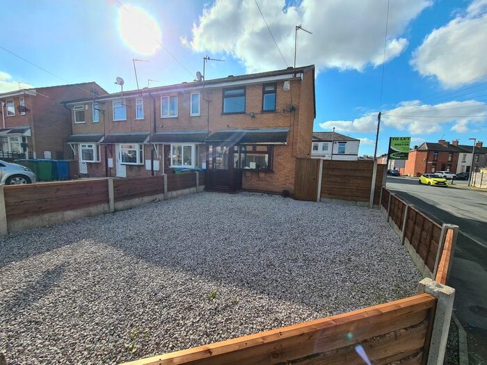 2 Bedroom Town House To Rent In Lock Close, Heywood, OL10