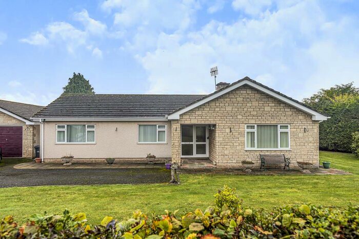 4 Bedroom Detached Bungalow For Sale In Velindre, Brecon, LD3