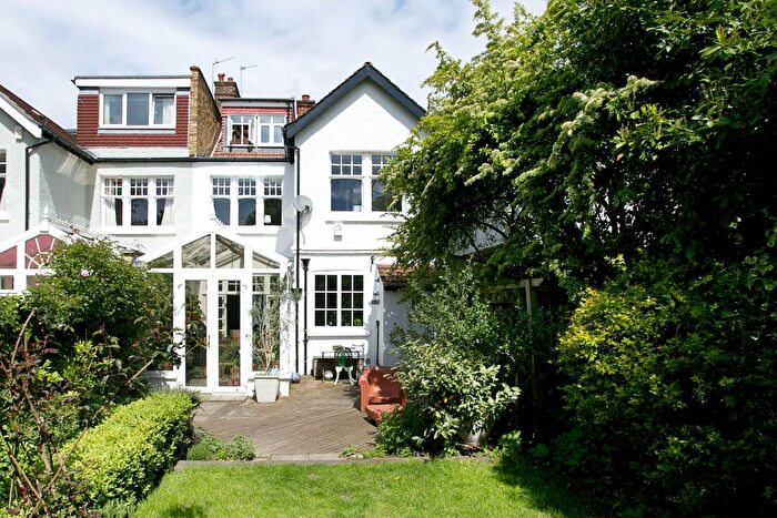 5 Bedroom Semi-Detached House To Rent In Kirkstall Road, London, SW2