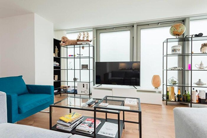 2 Bedroom Flat To Rent In Marsh Wall, Canary Wharf, London, E14