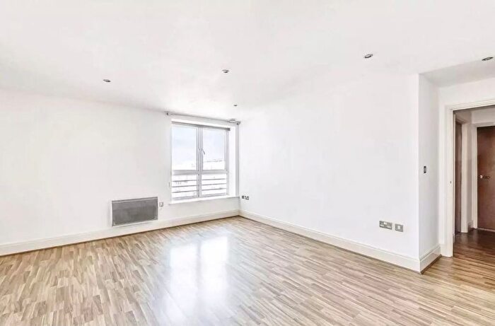 2 Bedroom Flat To Rent In Oakbark House, High Street, Brentford, TW8