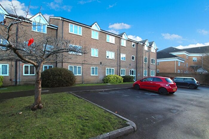 1 Bedroom Flat For Sale In Seymour Way, Sunbury-On-Thames, TW16