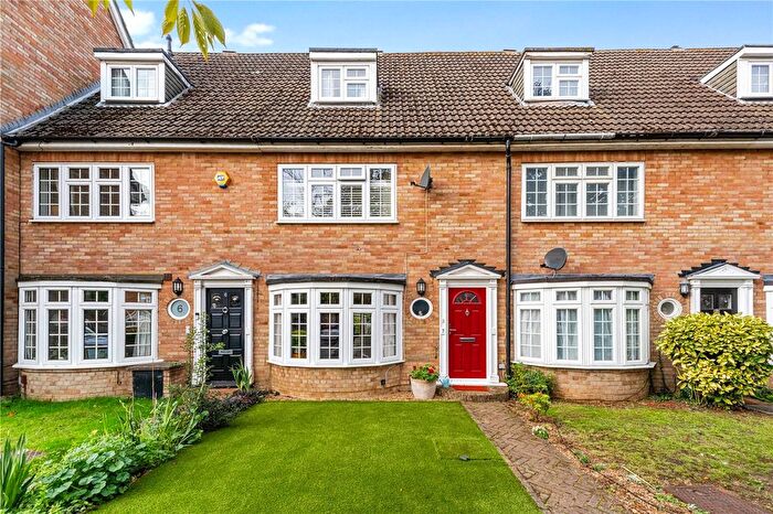 Property For Sale In Grenville Mews, Hampton Hill, TW12