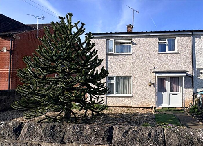 3 Bedroom Semi Detached House For Sale In Yorke Drive, Newark, Nottinghamshire, Uk, NG24