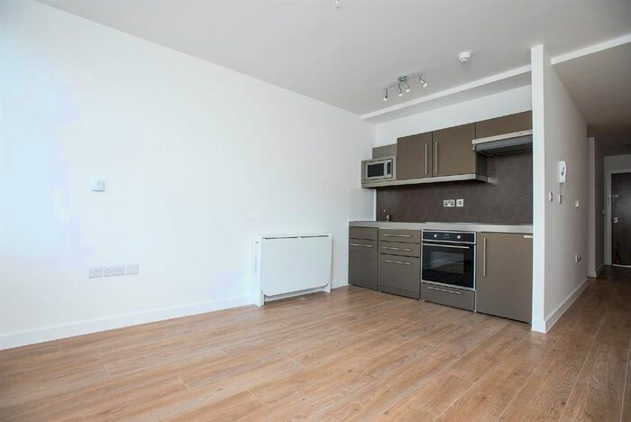1 Bedroom Flat To Rent In Platform Road, Ocean Village, Southampton, SO14