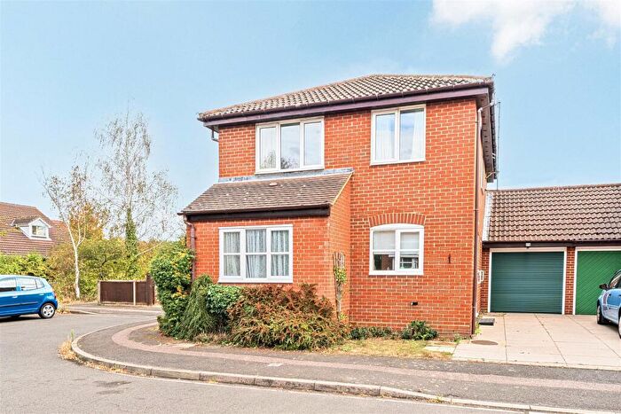 3 Bedroom Link Detached House For Sale In Warden Abbey, Bedford, MK41