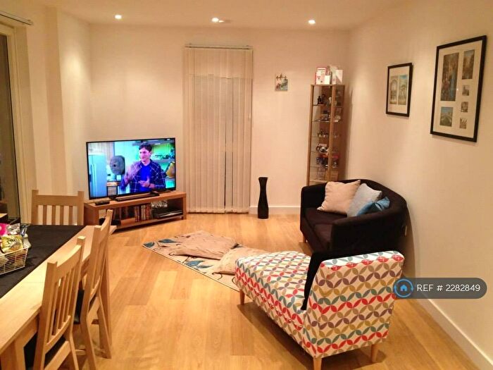 2 Bedroom Flat To Rent In Railway Terrace, Slough, SL2