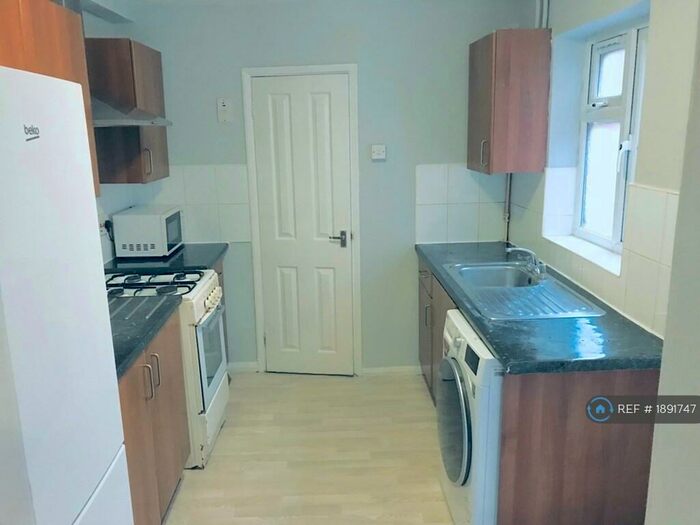 1 Bedroom Flat To Rent In Newport Road, Reading, RG1