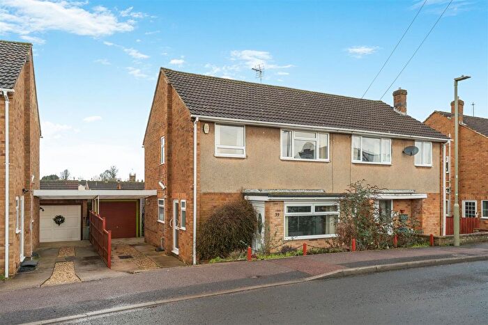 3 Bedroom Semi Detached House For Sale In Red House Road, Bodicote, Banbury, OX15