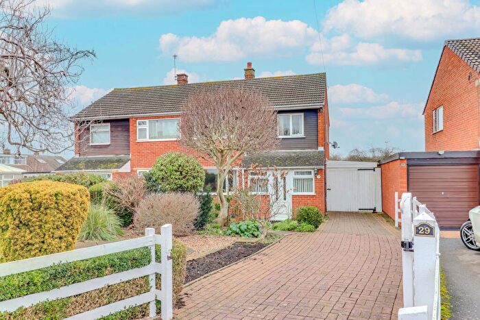 3 Bedroom Semi-Detached House For Sale In Blenheim Road, Birstall, LE4