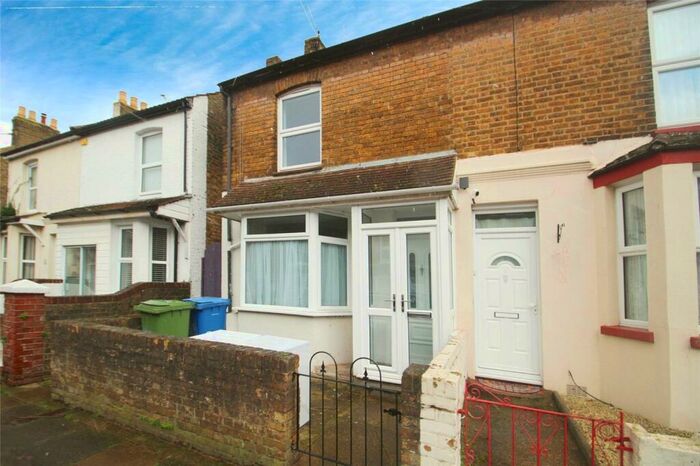 3 Bedroom Semi-Detached House To Rent In Bayford Road, Sittingbourne, Kent, ME10