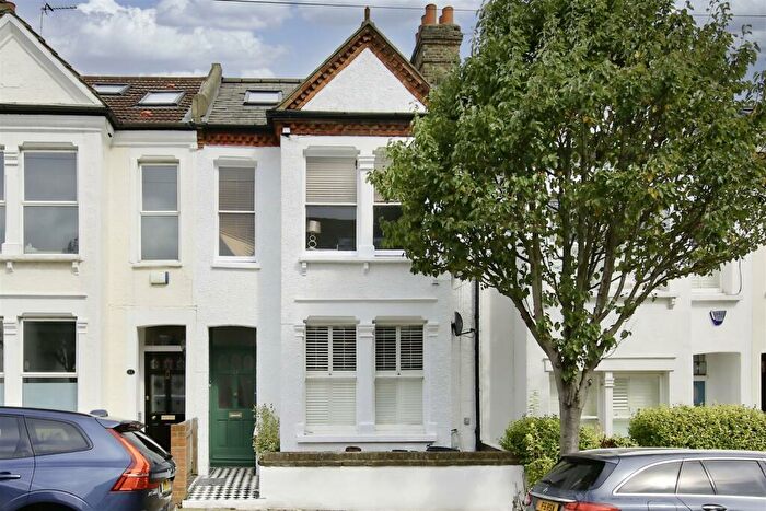 2 Bedroom Flat For Sale In Dagnan Road Clapham South London, SW12