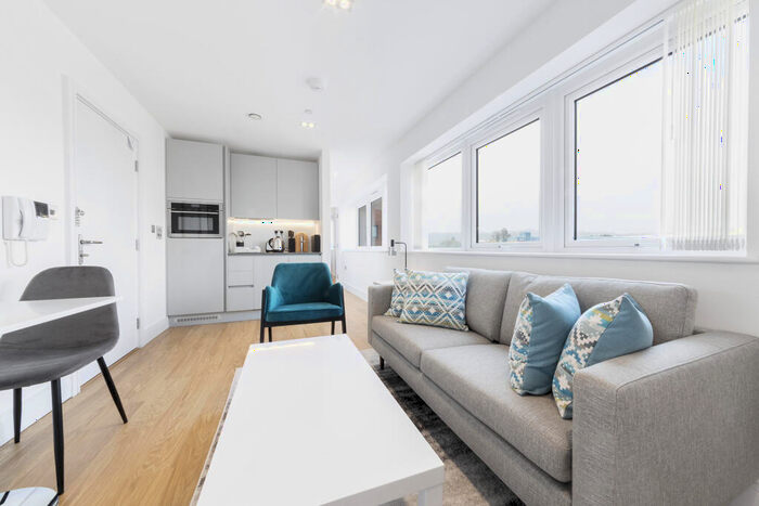 1 Bedroom Apartment To Rent In Laporte Way, Luton, Bedfordshire, LU4