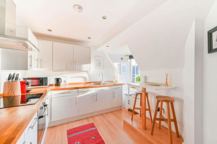 1 Bedroom Flat For Sale In Dog Kennel Hill Estate, East Dulwich, London, SE22