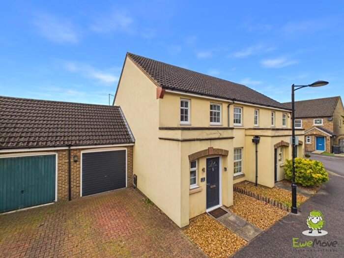 2 Bedroom Semi Detached House For Sale In Allington Rise, Sherfield-on-Loddon, Hook, Hampshire, RG27