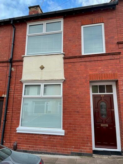 3 Bedroom Terraced House To Rent In Ashover Road, Leicester, LE5