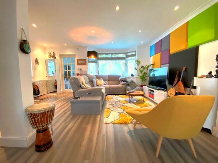 3 Bedroom Semi-Detached House To Rent In Western Way, High Barnet, EN5