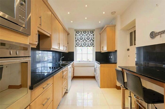 3 Bedroom Apartment To Rent In Eyre Court, Finchley Road, St Johns Wood, London, NW8
