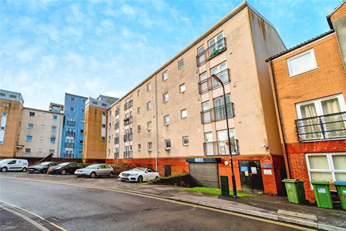 2 Bedroom Apartment To Rent In White Star Place, SO14