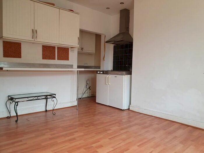 1 Bedroom Flat To Rent In Burnley Road, Todmorden, OL14