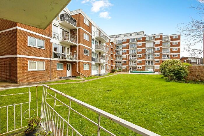3 Bedroom Flat For Sale In Elmhurst Road, Gosport, Hampshire, PO12