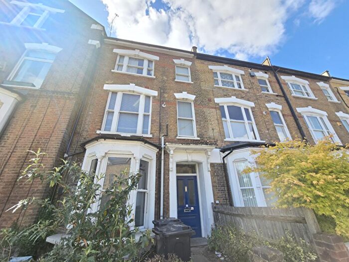 1 Bedroom Apartment To Rent In St. Mark's Rise, Hackney, E8