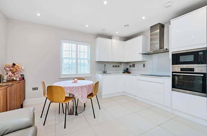 1 Bedroom Flat For Sale In Merton Road, South Wimbledon, London, SW19