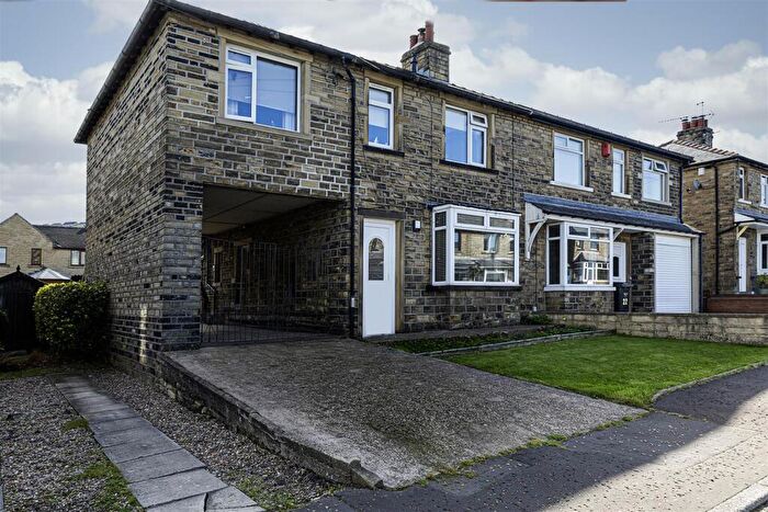 5 Bedroom Semi-Detached House For Sale In Greystone Avenue, Elland, HX5