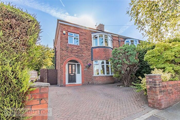 3 Bedroom Semi-Detached House For Sale In Chadderton Park Road, Chadderton, Oldham, OL9