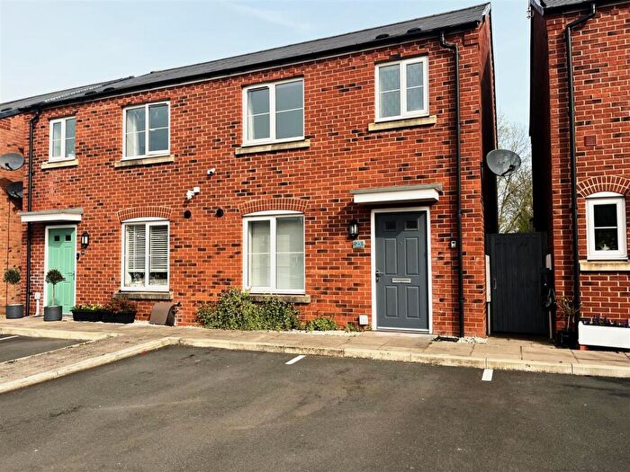 3 Bedroom End Of Terrace House For Sale In Hankinson Road, Warwick, CV34