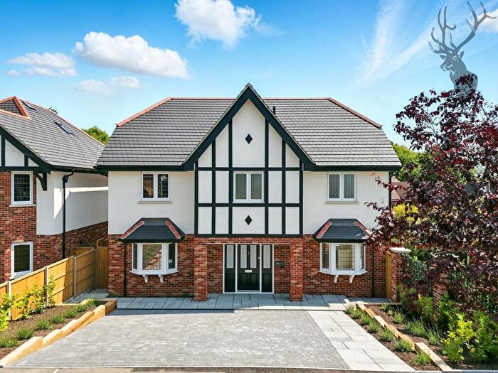 5 Bedroom House For Sale In Dukes Avenue, Theydon Bois, CM16