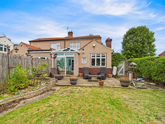 4 Bedroom Semi-Detached House For Sale In Woolwich Road, Bexleyheath, Kent, DA7