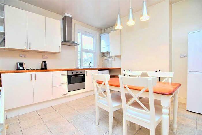 1 Bedroom Flat To Rent In Wakefield Road, Seven Sisters, London N15
